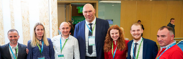 На экофоруме в Москве посетители изучили машину по переработке пищевых отходов вживую, а Николай Валуев ее купил